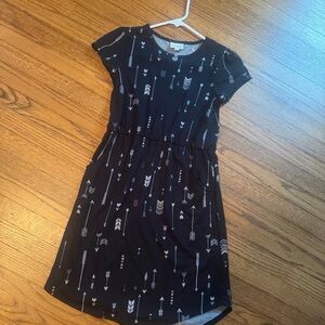 NWOT LuLaRoe Mae Girls Dress Black with Arrows Size 12